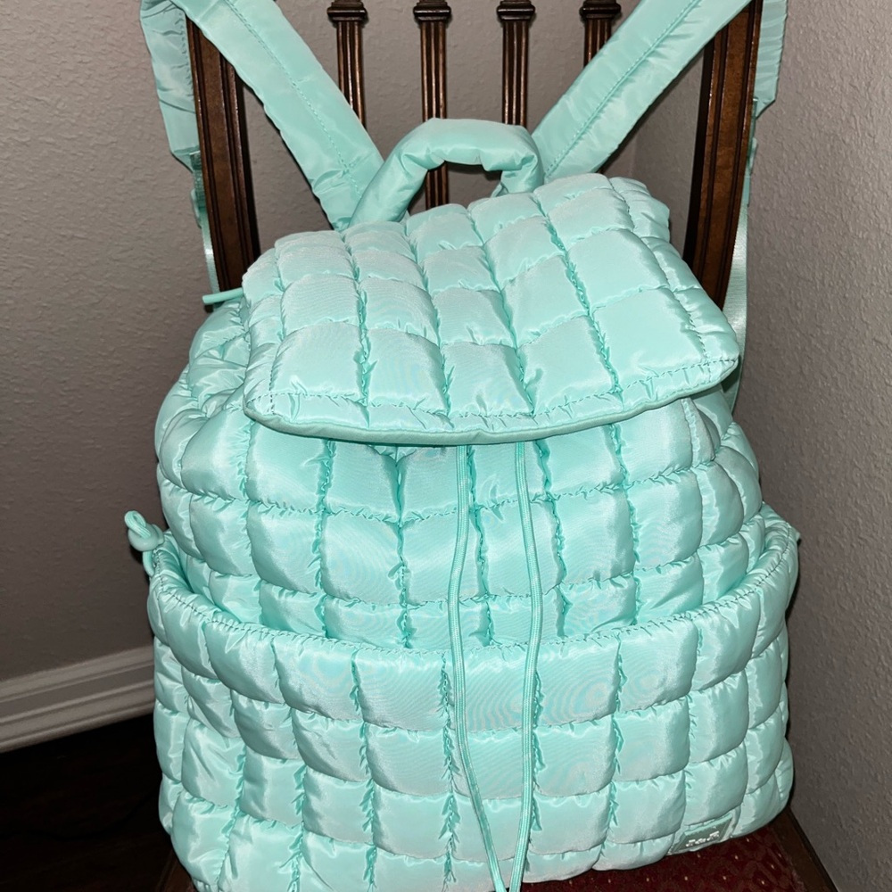 Mint Green Puff Travel Bag Set by Iris & Rainbow - Picture 4 of 11